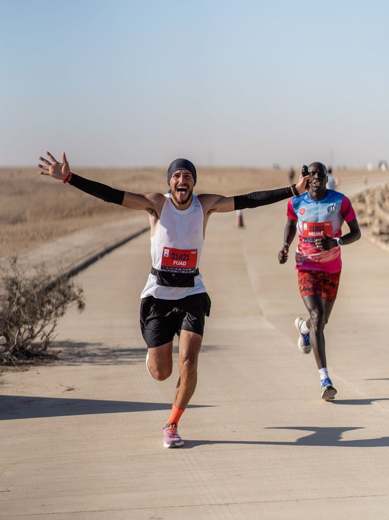 Fuad Abu Safi racing on the desert road at the Pyramids Half Marathon