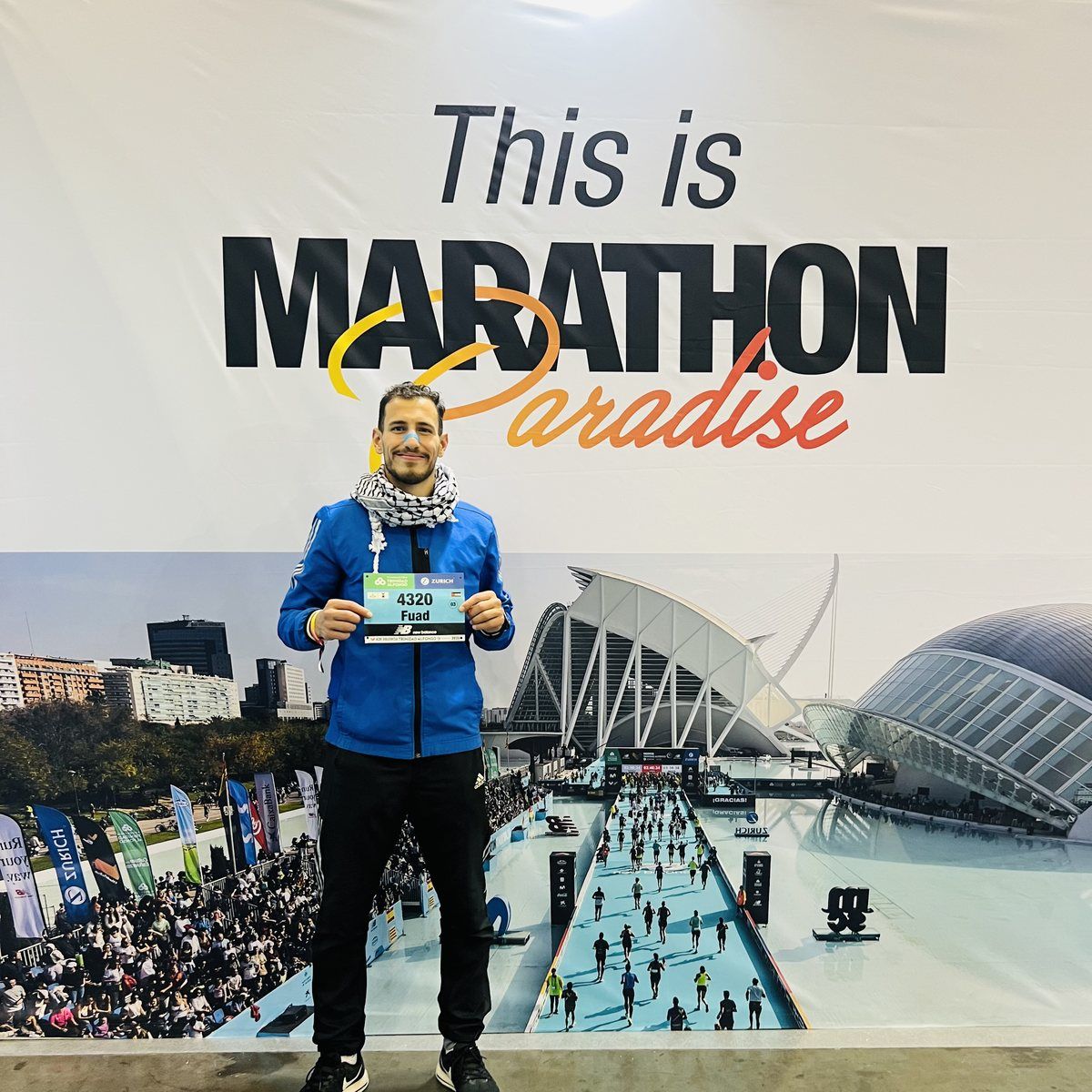 Fuad Abu Safi collecting his race number at the Valencia Marathon expo